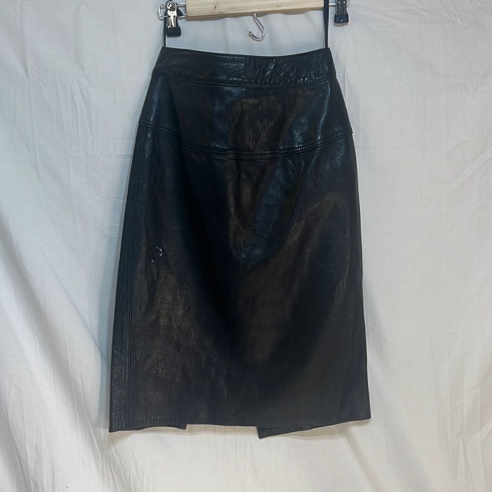 Emphasis Bullock’s vintage 80s high waist black leather skirt